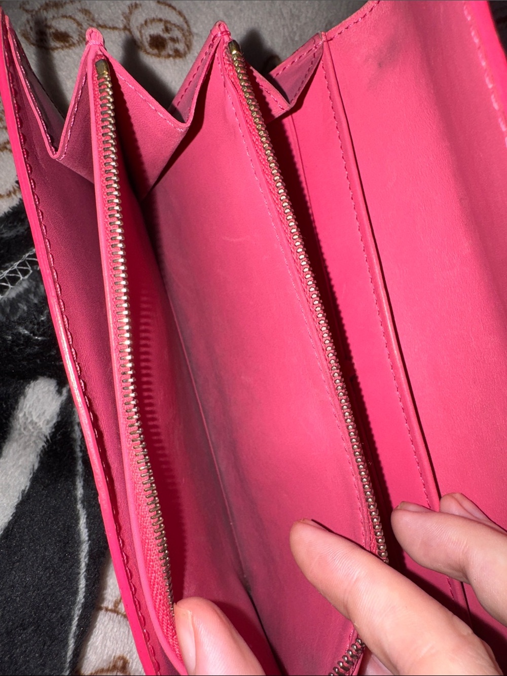 Louis Vuitton pink Vernis Monogram Long Sarah Wallet with Gold Snap - Picture 8 of 14